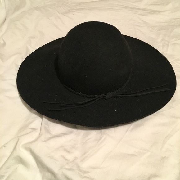 Black Hat - Picture 3 of 6